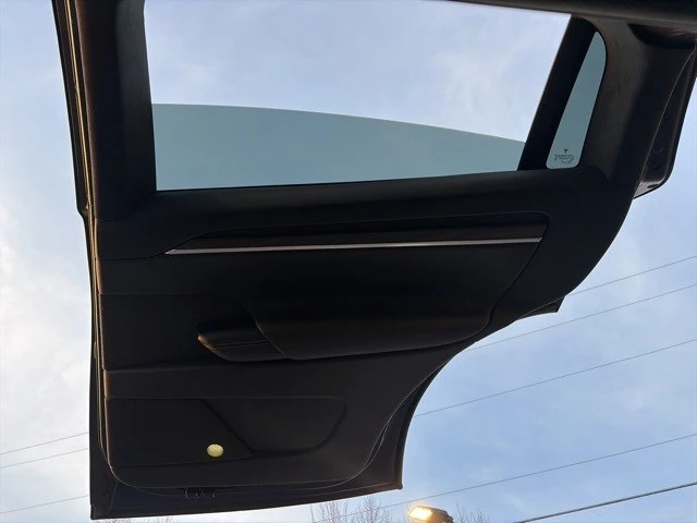 2023 Tesla Model X - Image 18 of 21
