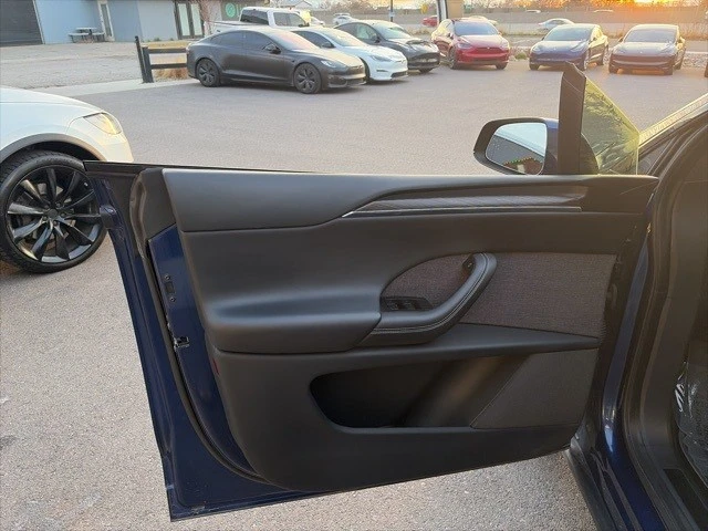 2023 Tesla Model X - Image 11 of 21