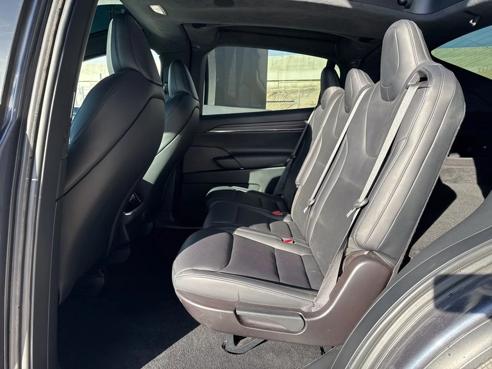 2023 Tesla Model X - Image 15 of 21