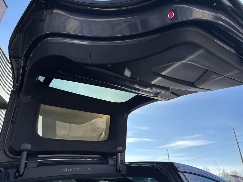 2023 Tesla Model X - Image 17 of 21