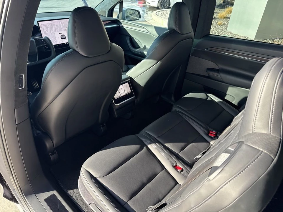 2023 Tesla Model X - Image 14 of 21