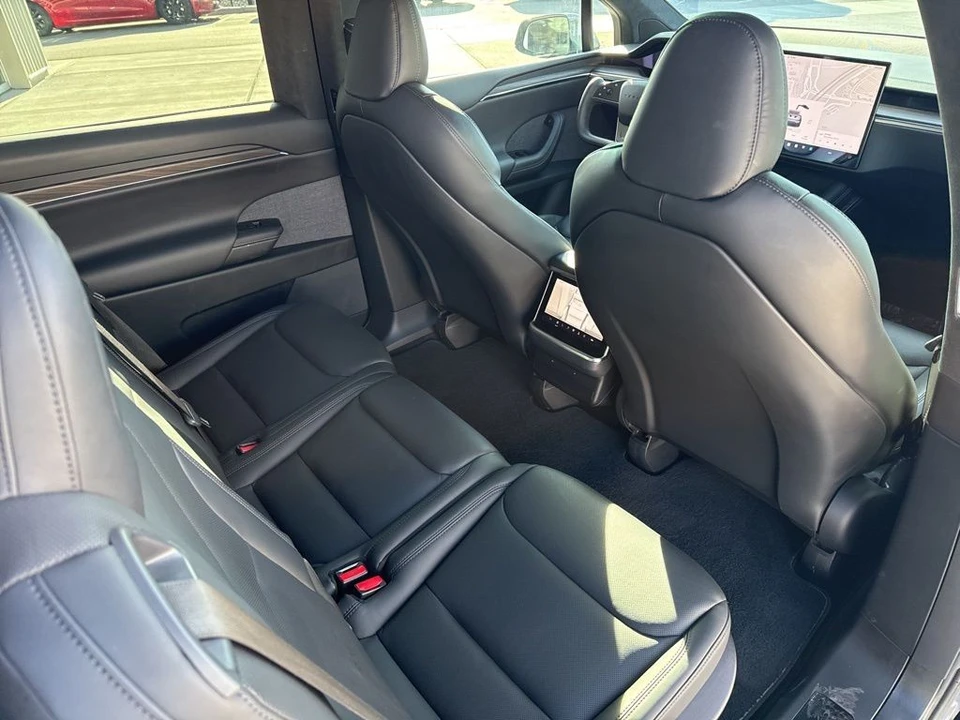 2023 Tesla Model X - Image 18 of 21