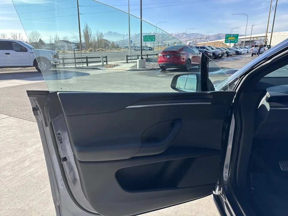 2023 Tesla Model X - Image 10 of 21