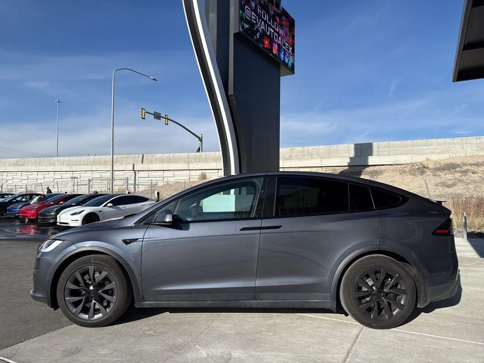 2023 Tesla Model X - Image 4 of 21