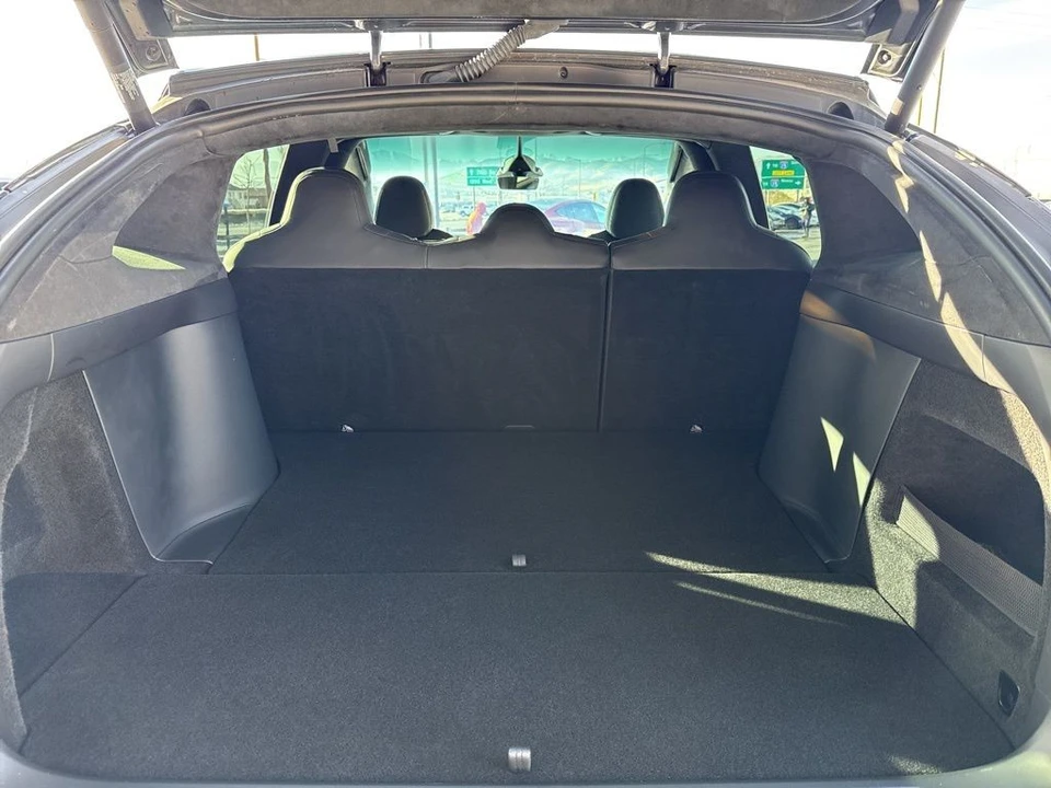 2023 Tesla Model X - Image 16 of 21