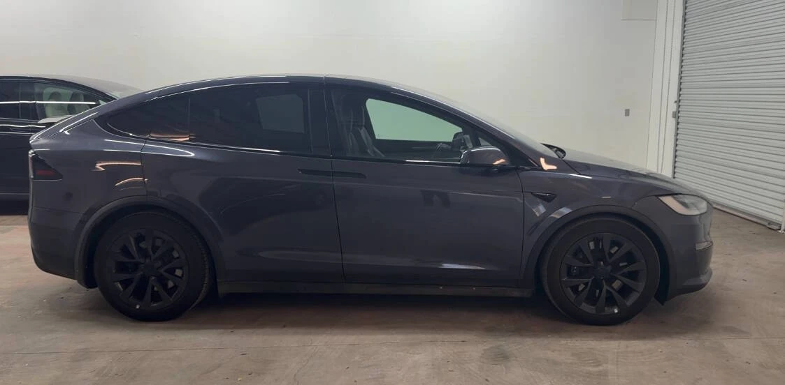 2023 Tesla Model X - Image 9 of 12