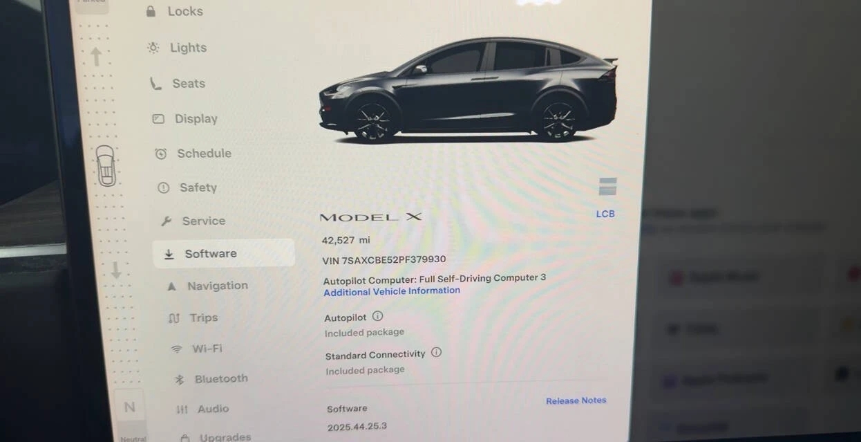 2023 Tesla Model X - Image 10 of 12