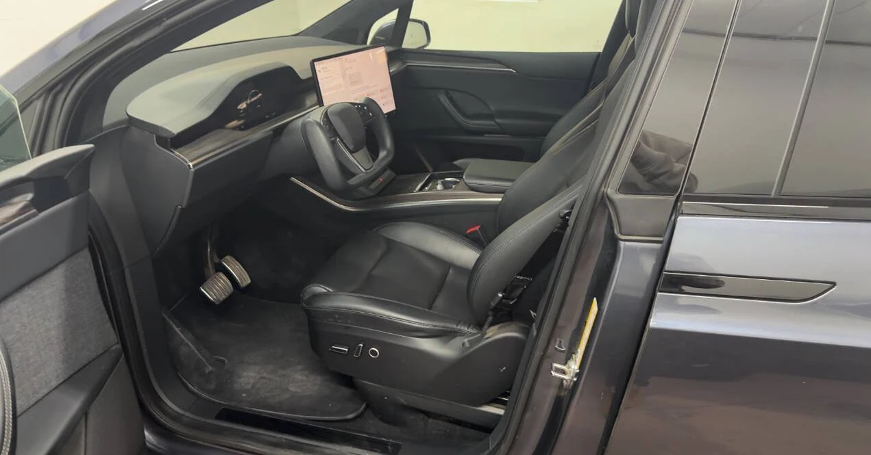 2023 Tesla Model X - Image 11 of 12