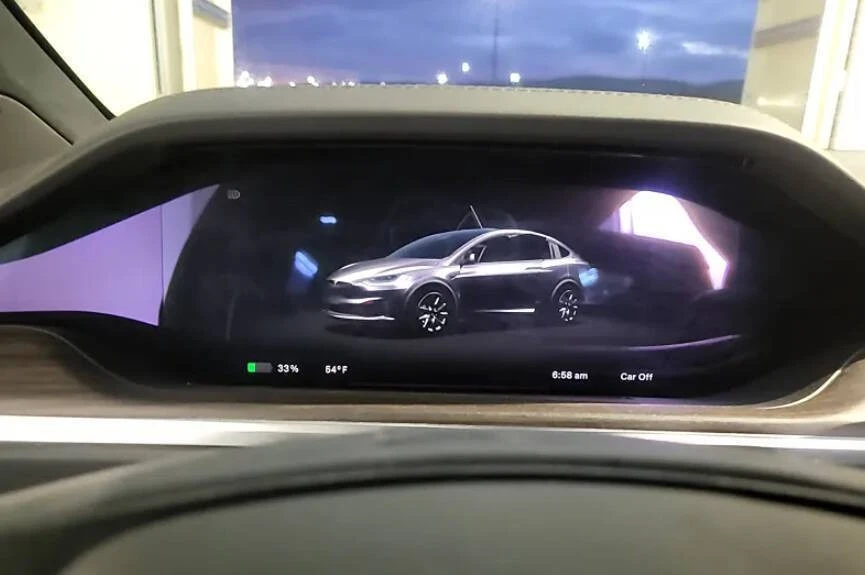 2023 Tesla Model X - Image 10 of 11