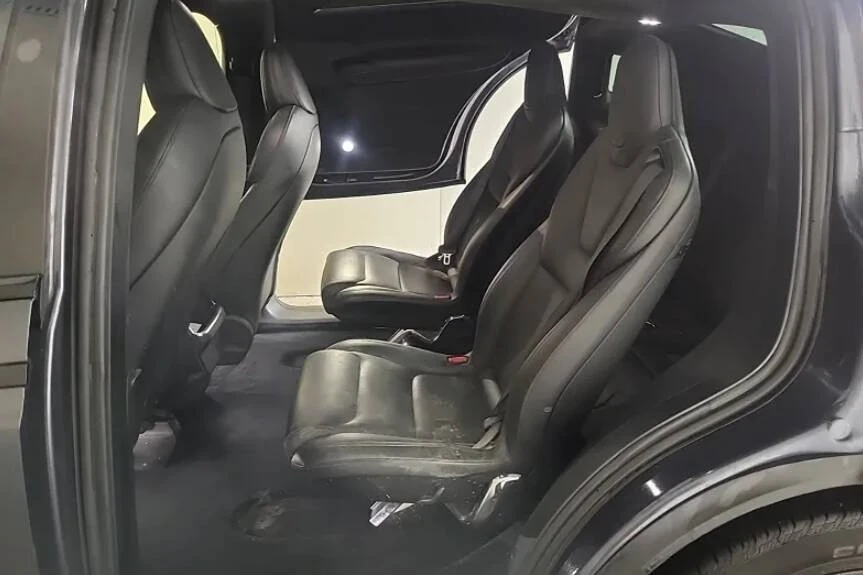 2023 Tesla Model X - Image 8 of 11