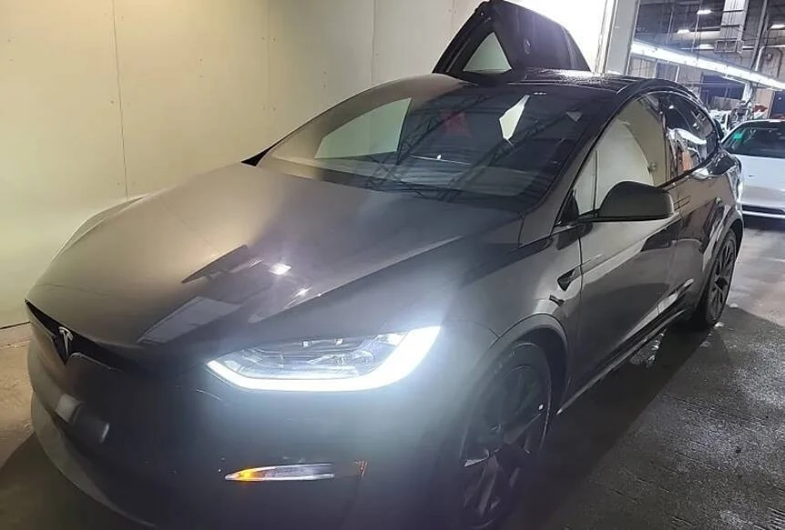 2023 Tesla Model X - Image 2 of 11