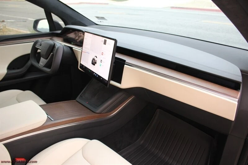2023 Tesla Model X - Image 13 of 21