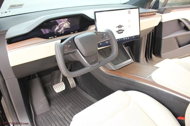 2023 Tesla Model X - Image 17 of 21