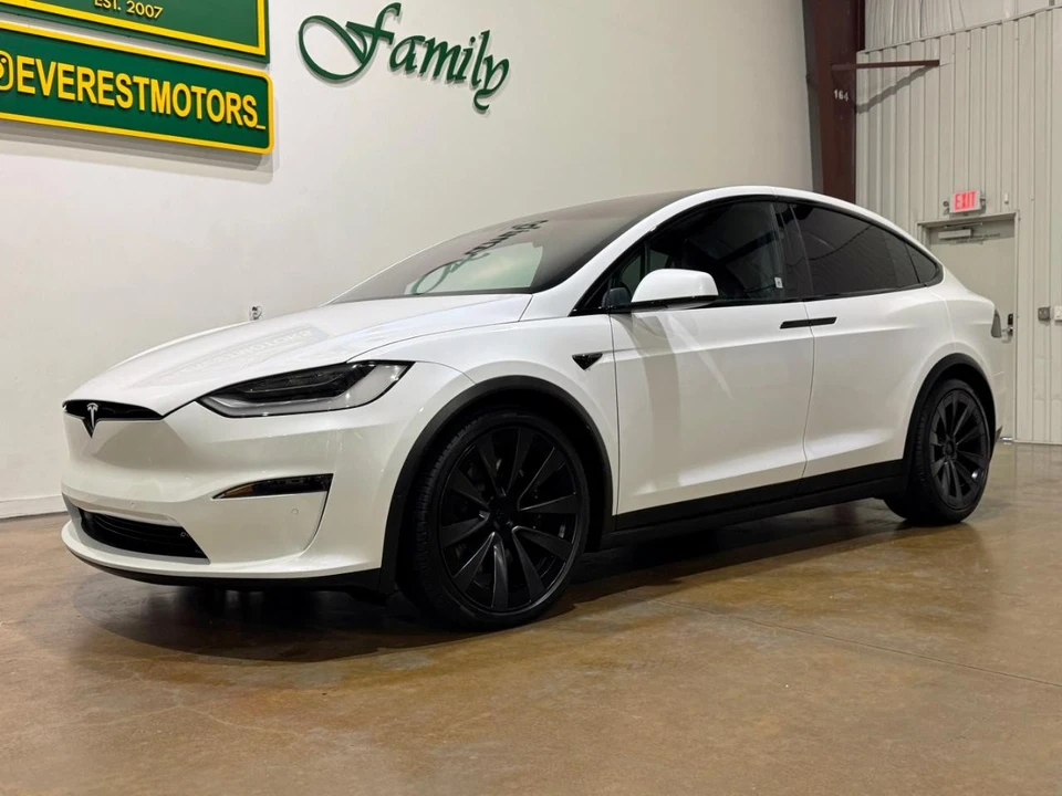 2023 Tesla Model X - Image 4 of 12