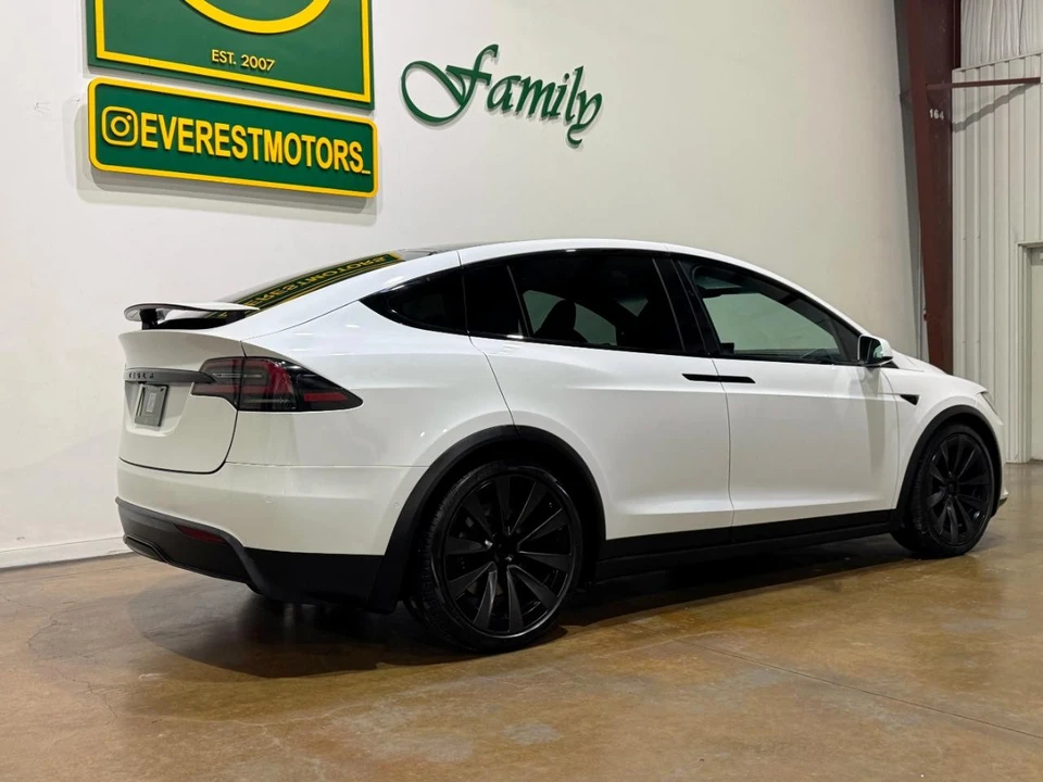 2023 Tesla Model X - Image 8 of 12