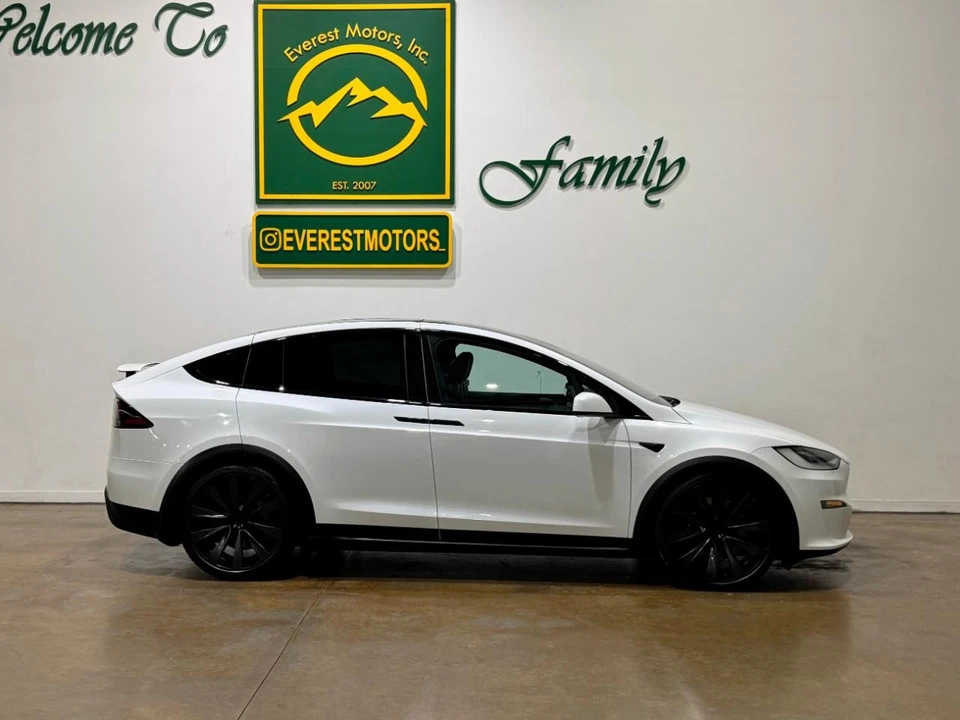2023 Tesla Model X - Image 9 of 12