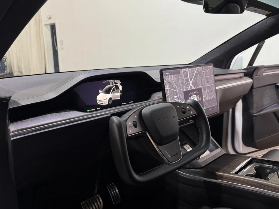 2023 Tesla Model X - Image 10 of 12