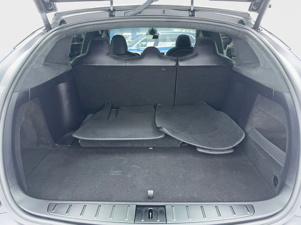2023 Tesla Model X - Image 11 of 12