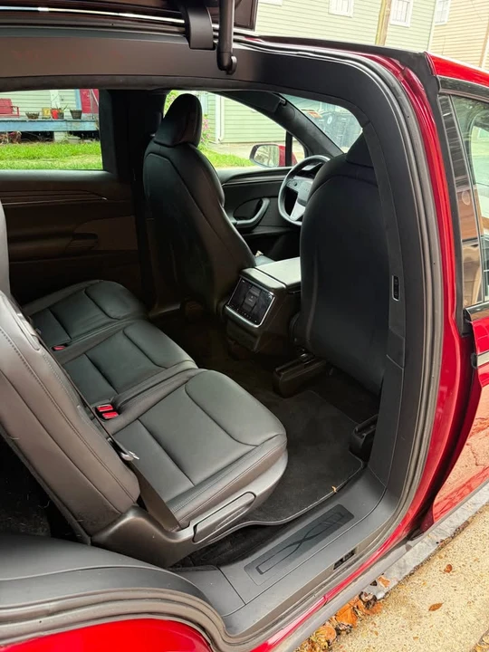2023 Tesla Model X - Image 7 of 10