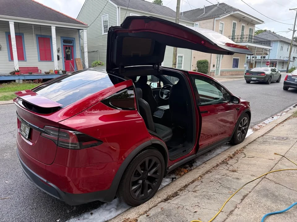 2023 Tesla Model X - Image 5 of 10