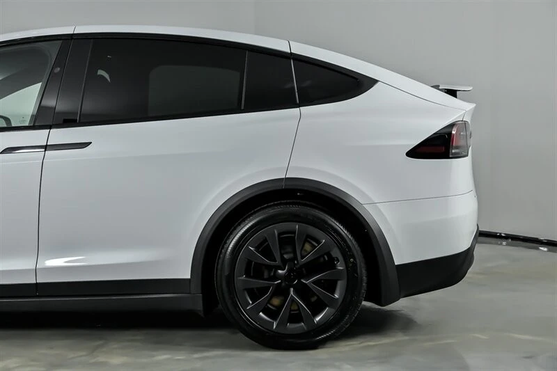 2023 Tesla Model X Plaid - Image 9 of 12