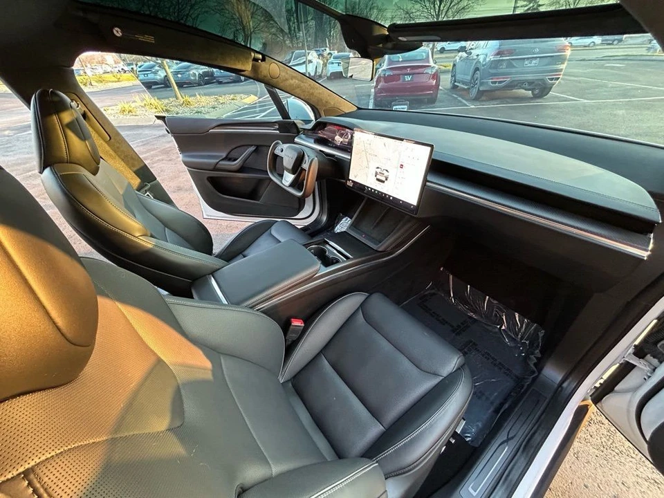 2023 Tesla Model X Plaid - Image 15 of 19