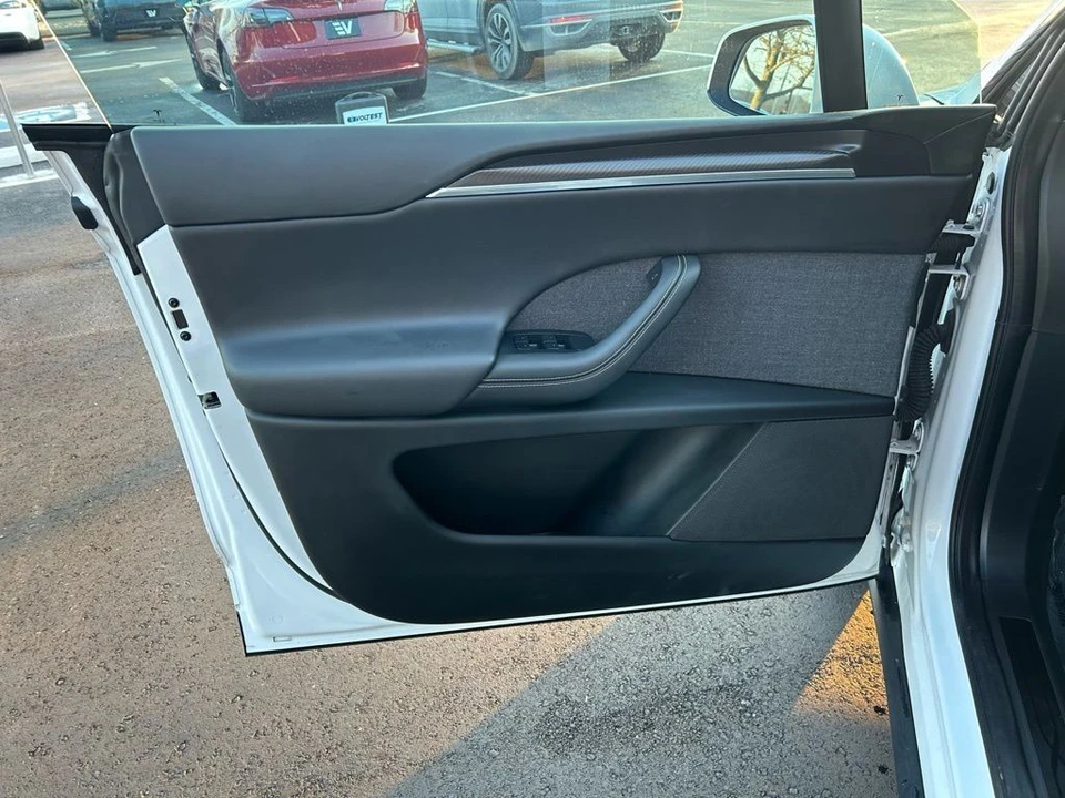 2023 Tesla Model X Plaid - Image 16 of 19