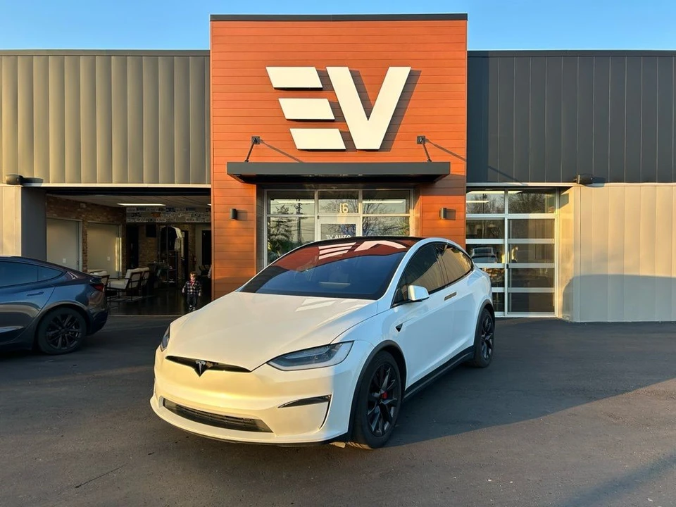 2023 Tesla Model X Plaid - Image 3 of 19