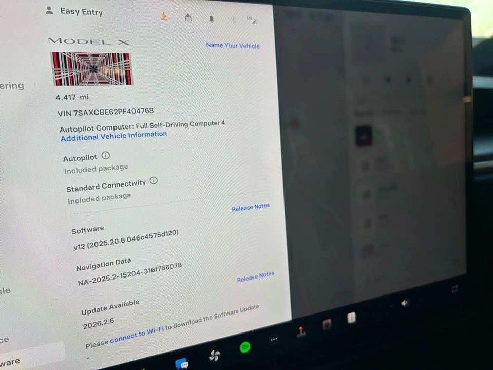 2023 Tesla Model X Plaid - Image 18 of 19