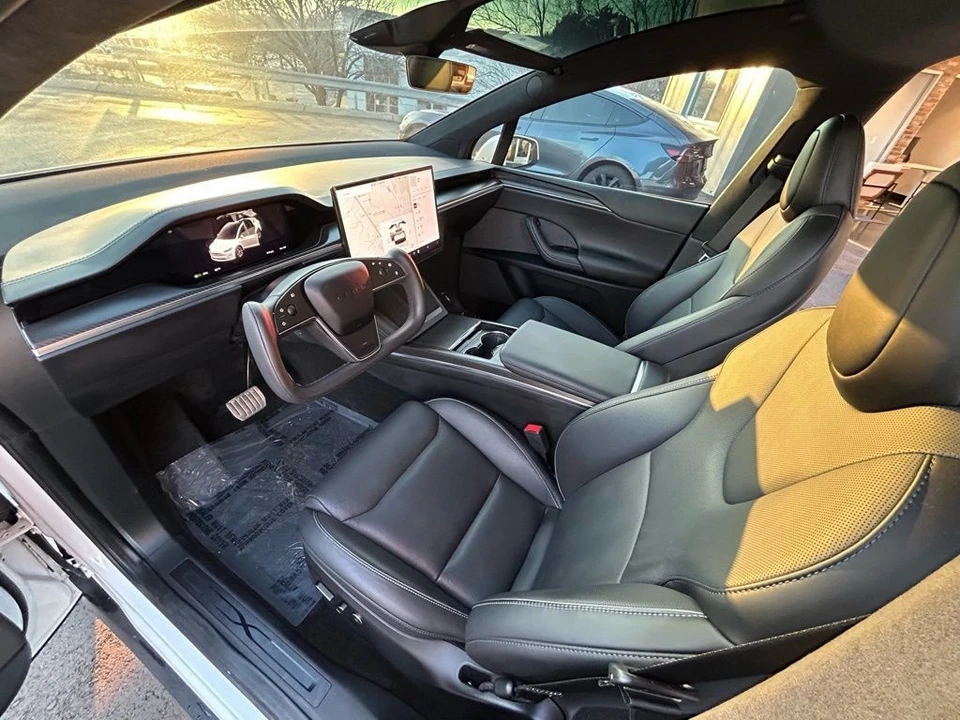 2023 Tesla Model X Plaid - Image 17 of 19