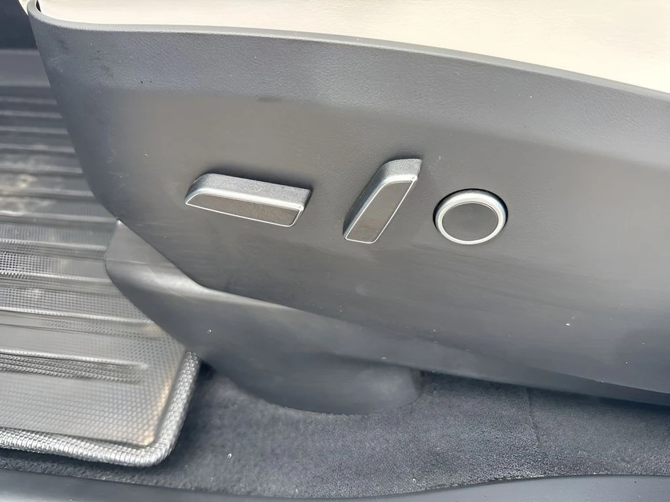 2023 Tesla Model X Plaid - Image 10 of 12