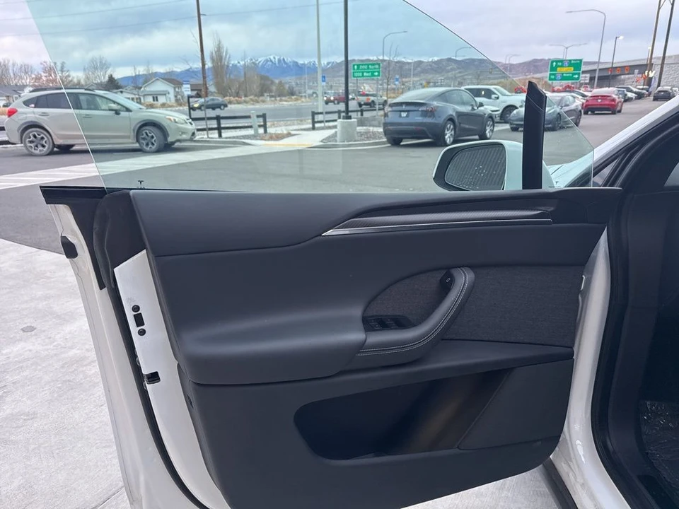 2023 Tesla Model X Plaid - Image 10 of 21