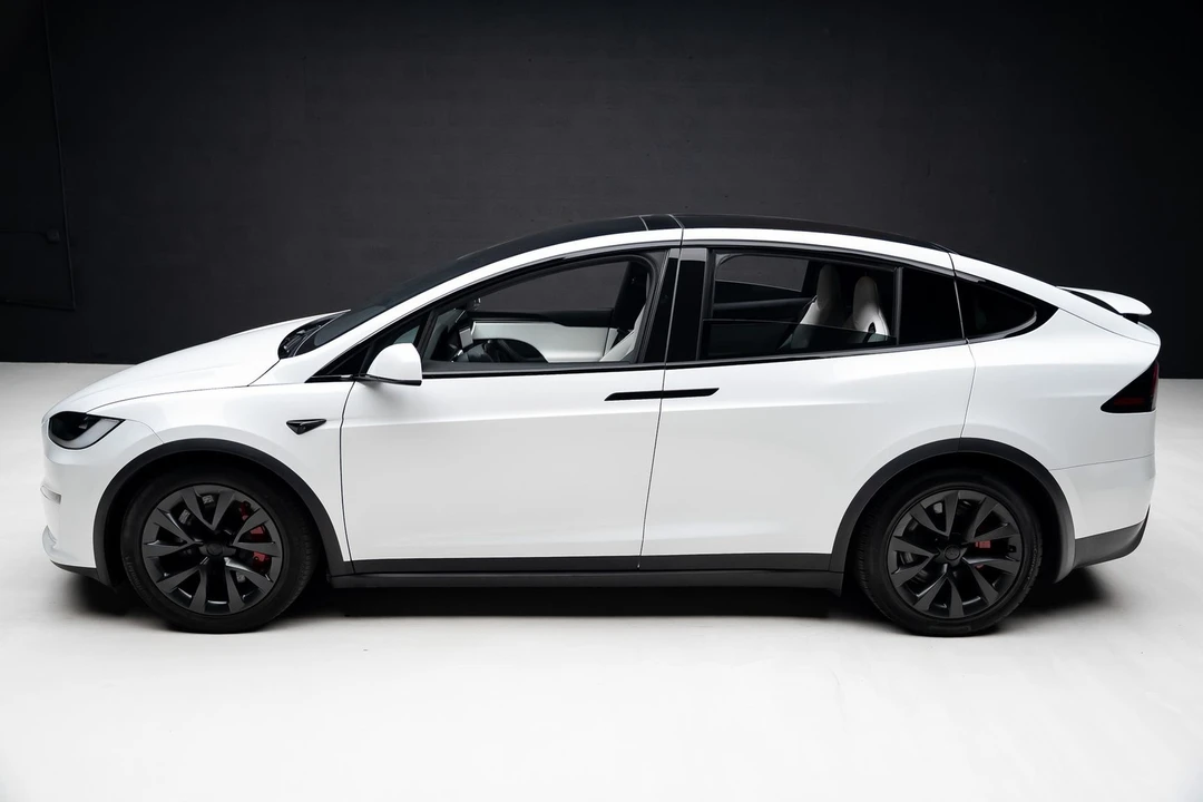 2023 Tesla Model X Plaid - Image 16 of 21