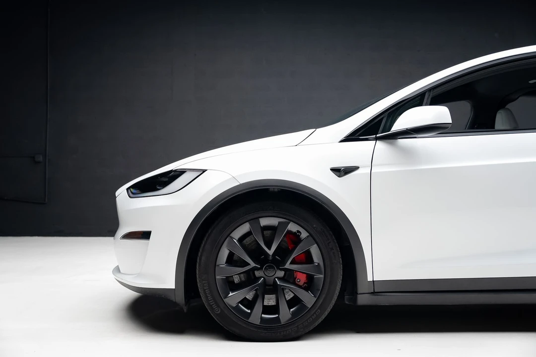 2023 Tesla Model X Plaid - Image 18 of 21
