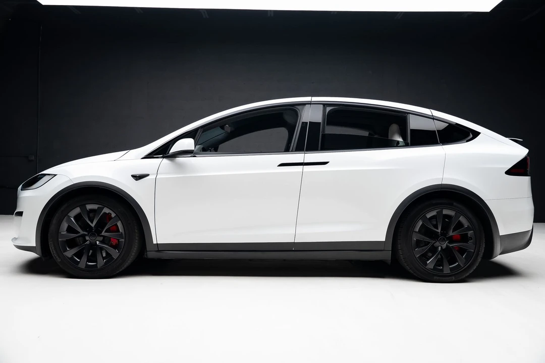 2023 Tesla Model X Plaid - Image 17 of 21