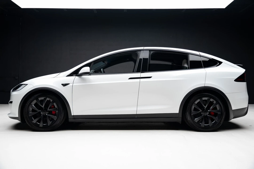 2023 Tesla Model X Plaid - Image 17 of 21