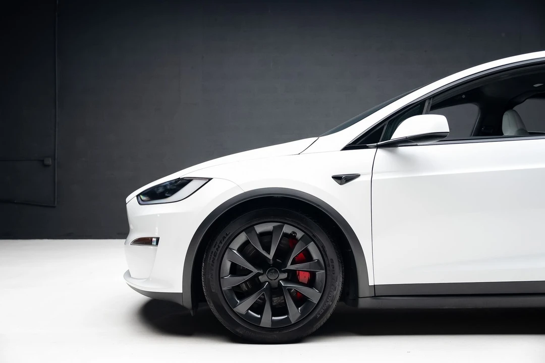 2023 Tesla Model X Plaid - Image 18 of 21