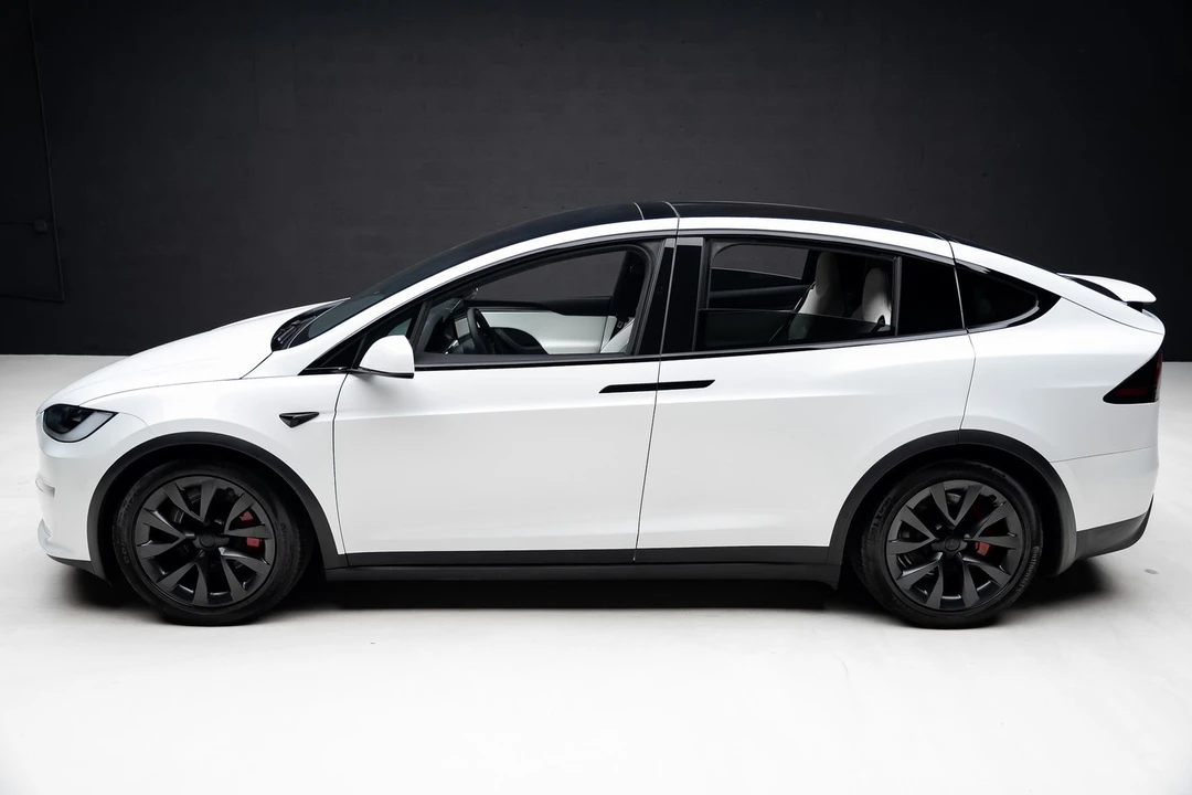 2023 Tesla Model X Plaid - Image 16 of 21
