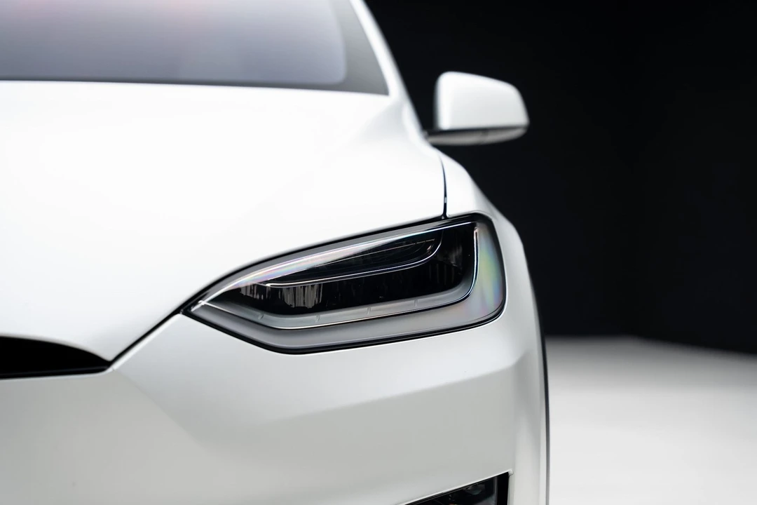 2023 Tesla Model X Plaid - Image 9 of 12