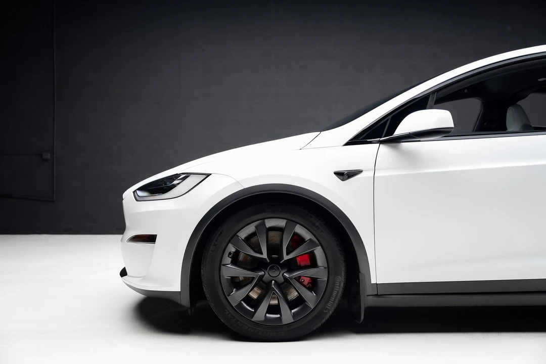 2023 Tesla Model X Plaid - Image 17 of 21