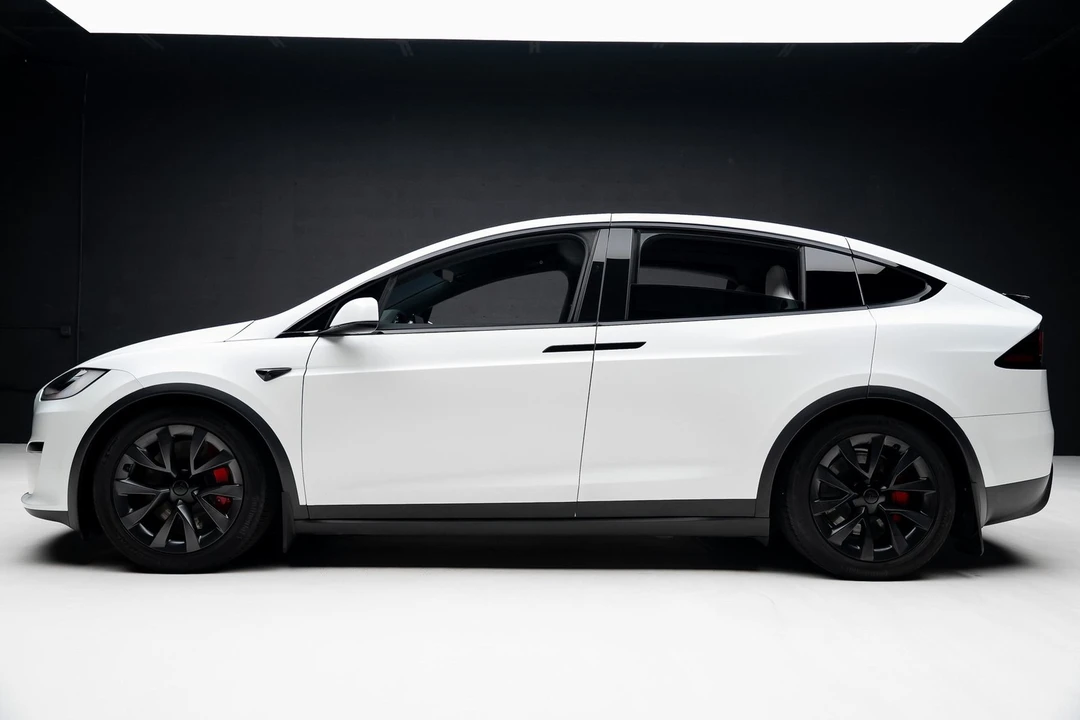 2023 Tesla Model X Plaid - Image 16 of 21