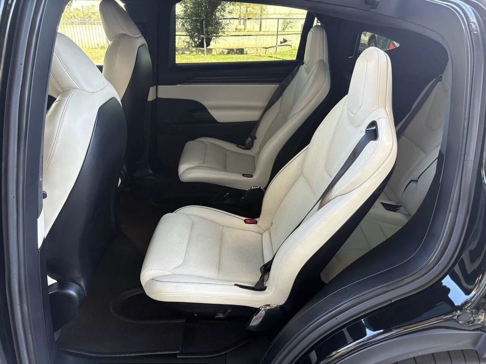 2023 Tesla Model X Plaid - Image 18 of 21