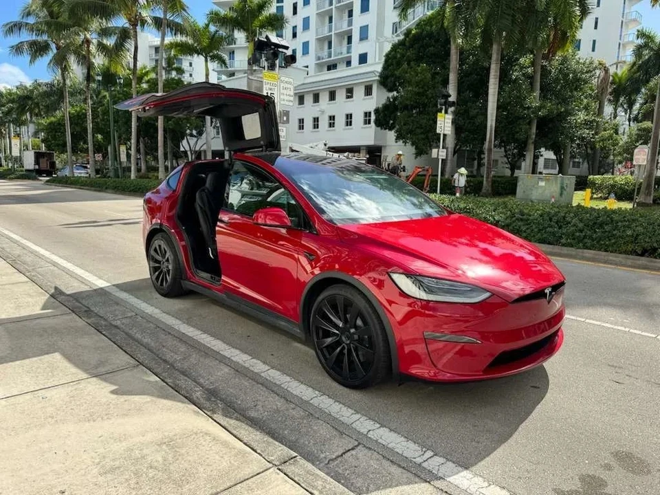 2023 Tesla Model X Plaid - Image 9 of 12