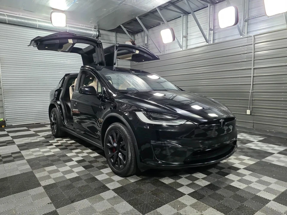 2023 Tesla Model X Plaid - Image 4 of 12