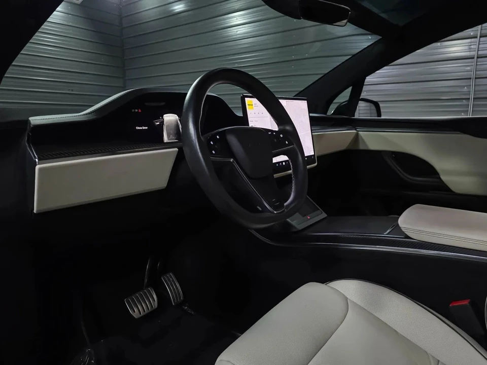 2023 Tesla Model X Plaid - Image 10 of 12