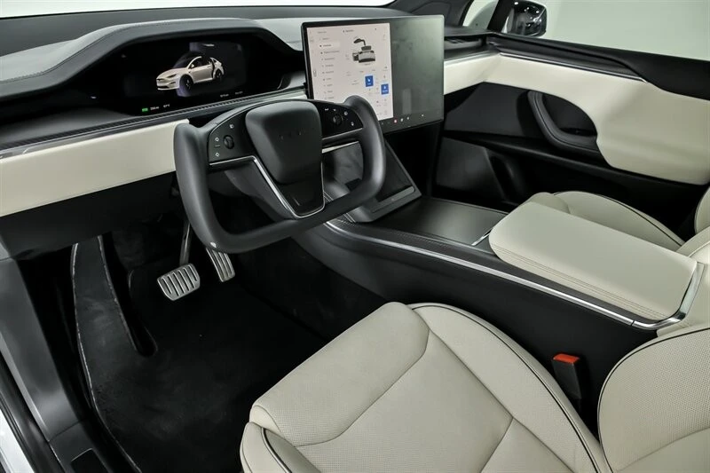 2023 Tesla Model X Plaid - Image 18 of 21