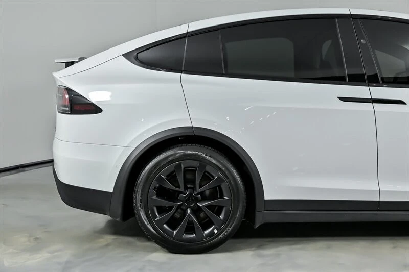 2023 Tesla Model X Plaid - Image 12 of 21