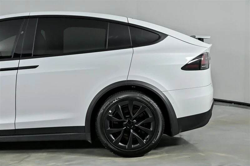 2023 Tesla Model X Plaid - Image 8 of 21