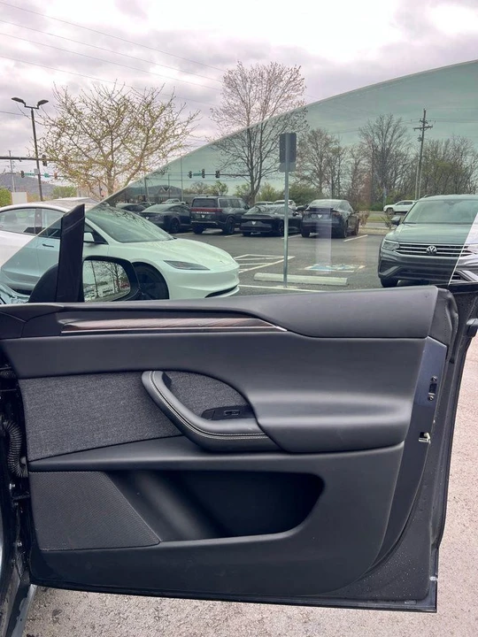 2023 Tesla Model X - Image 14 of 20