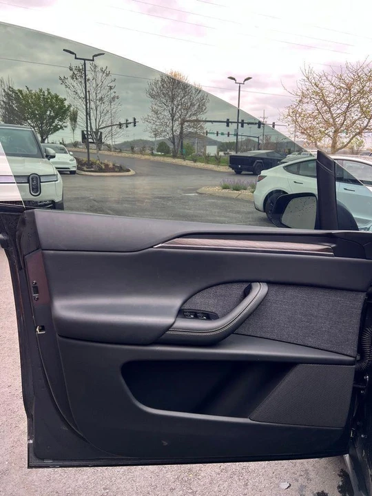2023 Tesla Model X - Image 11 of 20